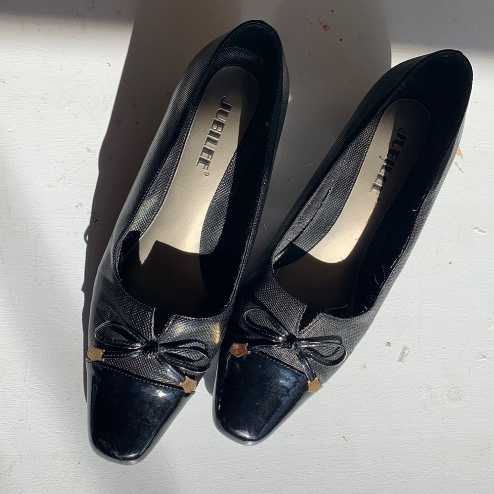 Vintage black pumps